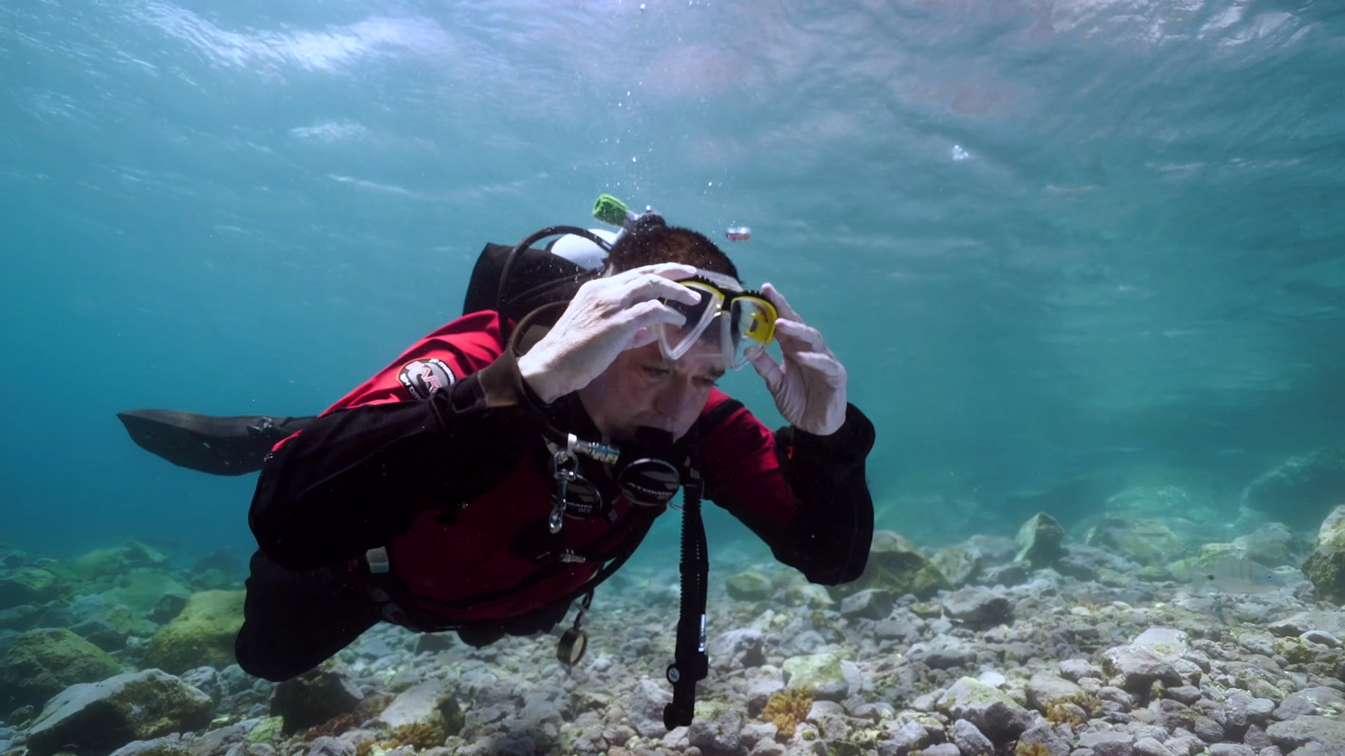 Scuba diver clearing mask