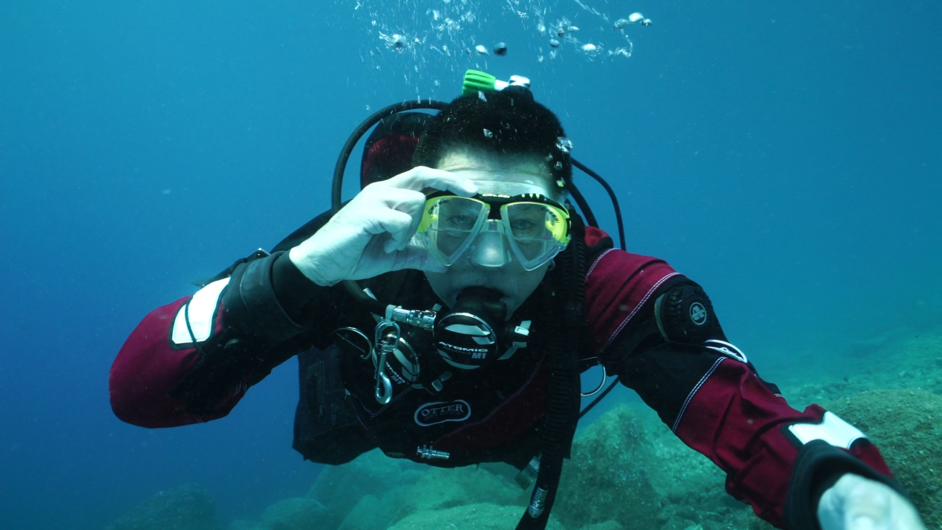 Scuba diver removing regulator